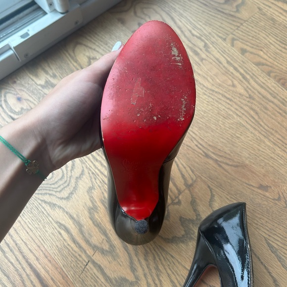 christian louboutin black heels RED BOTTOMS 
worn 
size 37 
any offers - Picture 4 of 6